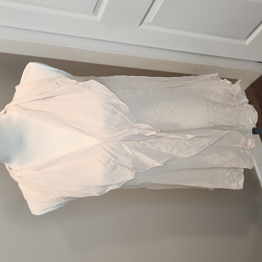 💫Babaton silk light peach flowy top